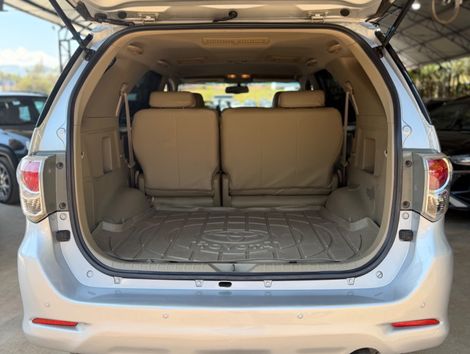 Toyota Hilux SW4 SRV D4-D 4x4 3.0 TDI Dies. Aut