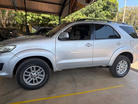 Toyota Hilux SW4 SRV D4-D 4x4 3.0 TDI Dies. Aut