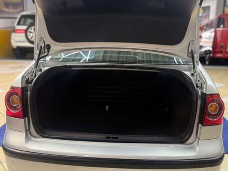 VolksWagen Polo Sedan 1.6 Mi Total Flex 8V 4p