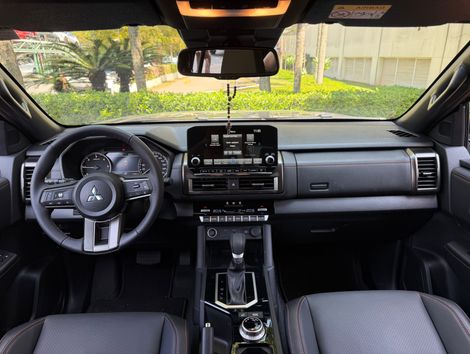 Mitsubishi Triton Katana 2.4 CD 4x4 TB Diesel Aut.
