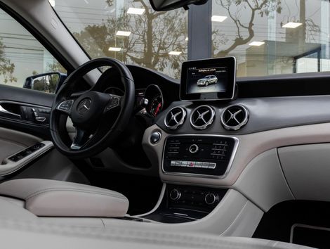 Mercedes GLA-200 Advance 1.6/1.6 TB 16V Flex Aut.