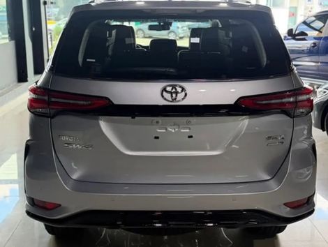 Toyota Hilux SW4 SRX Plat. 4x4 2.8 TB Die. Aut.