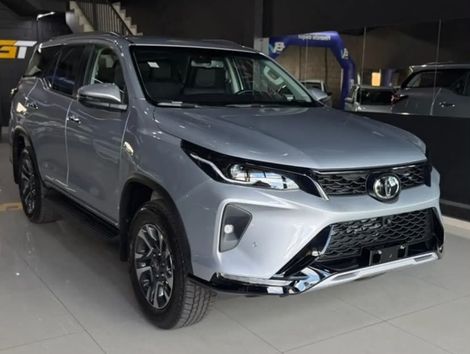 Toyota Hilux SW4 SRX Plat. 4x4 2.8 TB Die. Aut.