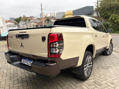 Mitsubishi Triton HPE-S 2.4 CD 4x4 TB Diesel Aut.