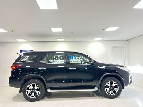 Toyota Hilux SW4 SRX Diamo. 4x4 2.8 TB Die Aut.