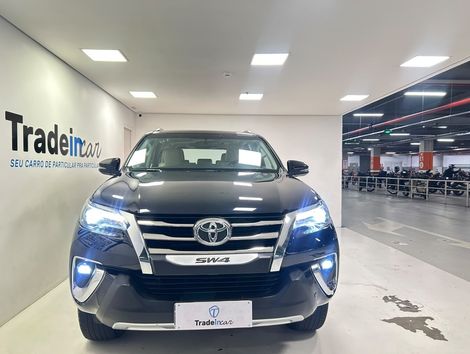 Toyota Hilux SW4 SRX Diamo. 4x4 2.8 TB Die Aut.