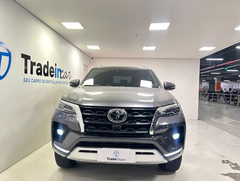 Toyota Hilux SW4 SRX 4x4 2.8 TDI 16V Dies. Aut.