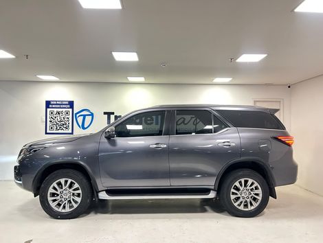 Toyota Hilux SW4 SRX 4x4 2.8 TDI 16V Dies. Aut.