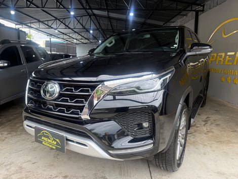 Toyota Hilux SW4 SRX 4x4 2.8 TDI 16V Dies. Aut.