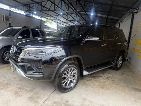 Toyota Hilux SW4 SRX 4x4 2.8 TDI 16V Dies. Aut.