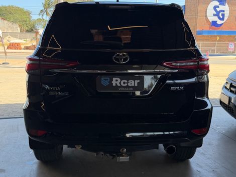 Toyota Hilux SW4 SRX 4x4 2.8 TDI 16V Dies. Aut.