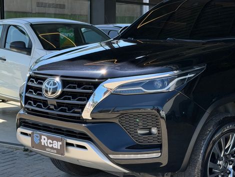Toyota Hilux SW4 SRX 4x4 2.8 TDI 16V Dies. Aut.