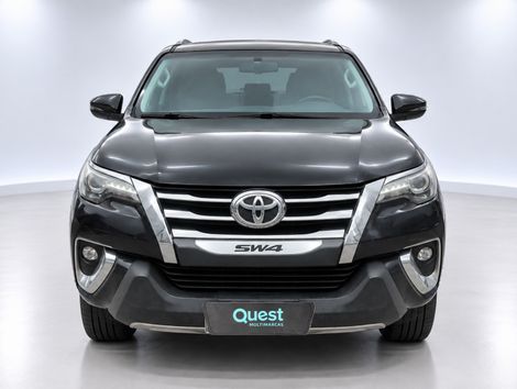 Toyota Hilux SW4 SRX Diamo. 4x4 2.8 TB Die Aut.