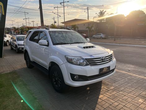 Toyota Hilux SW4 SRV D4-D 4x4 3.0 TDI Dies. Aut
