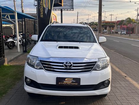 Toyota Hilux SW4 SRV D4-D 4x4 3.0 TDI Dies. Aut