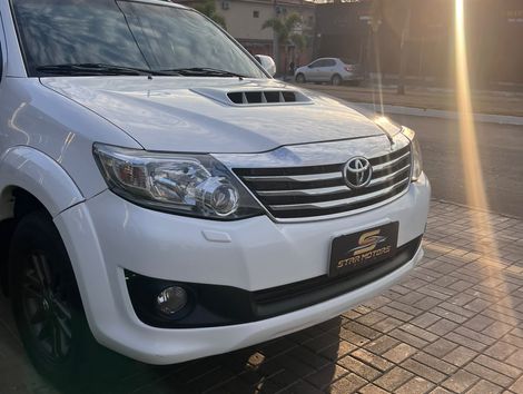 Toyota Hilux SW4 SRV D4-D 4x4 3.0 TDI Dies. Aut