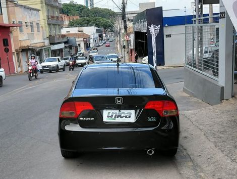 Honda Civic Sedan LXS 1.8/1.8 Flex 16V Aut. 4p
