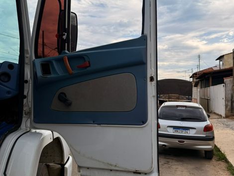 MERCEDES-BENZ L-1620 3-Eixos 2p (diesel)