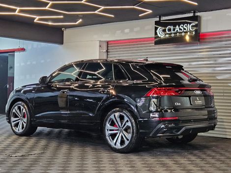 Audi Q8 Perf.Black 3.0 TFSI Quat. S-tr/(Híb.)