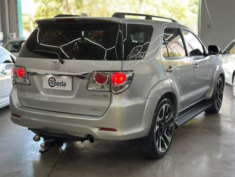 Toyota Hilux SW4 SRV D4-D 4x4 3.0 TDI Dies. Aut