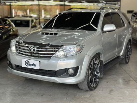 Toyota Hilux SW4 SRV D4-D 4x4 3.0 TDI Dies. Aut