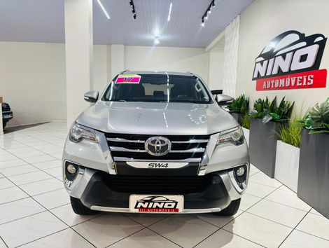 Toyota Hilux SW4 SRX 4x4 2.8 TDI 16V Dies. Aut.
