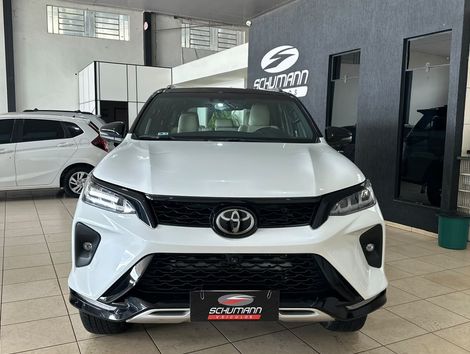 Toyota Hilux SW4 Diamond 2.8 TB 4x4 Die. Aut.