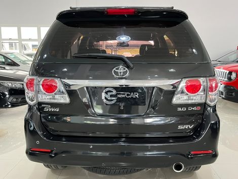 Toyota Hilux SW4 SRV D4-D 4x4 3.0 TDI Dies. Aut