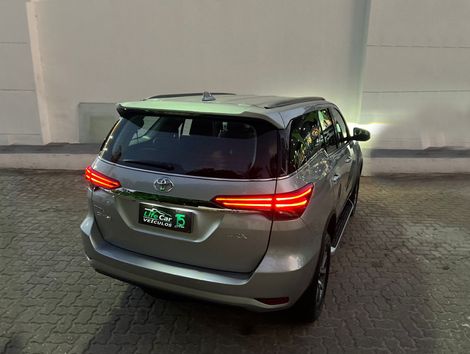 Toyota Hilux SW4 SRX 4x4 2.8 TDI 16V Dies. Aut.