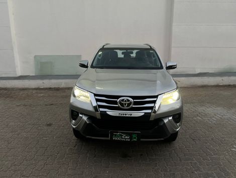 Toyota Hilux SW4 SRX 4x4 2.8 TDI 16V Dies. Aut.