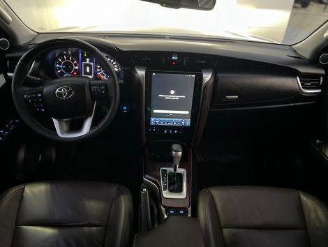 Toyota Hilux SW4 SRX 4x4 2.8 TDI 16V Dies. Aut.