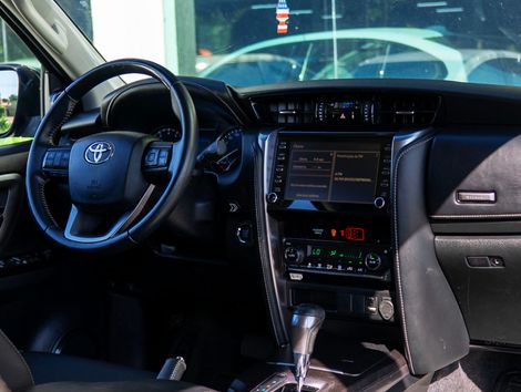 Toyota Hilux SW4 SRV 4x2 2.7 Flex 16V Aut.