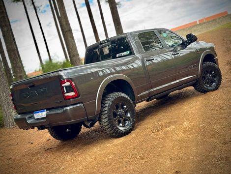 RAM 2500 LARAM. 6.7 NIGHT ED. TB CD 4x4 Die.