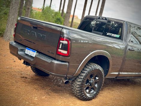 RAM 2500 LARAM. 6.7 NIGHT ED. TB CD 4x4 Die.