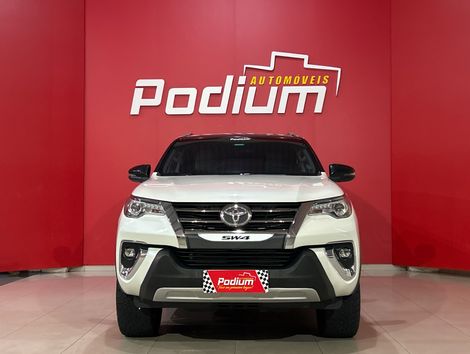 Toyota Hilux SW4 SRX Diamo. 4x4 2.8 TB Die Aut.