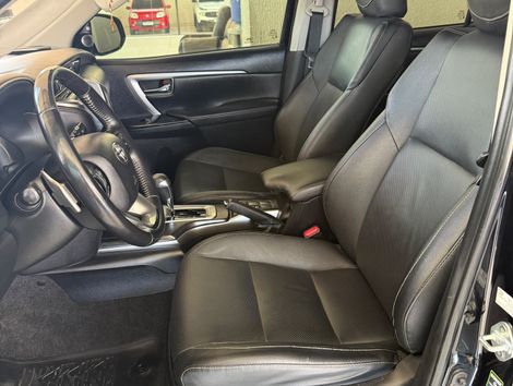 Toyota Hilux SW4 SRX 4x4 2.8 TDI 16V Dies. Aut.