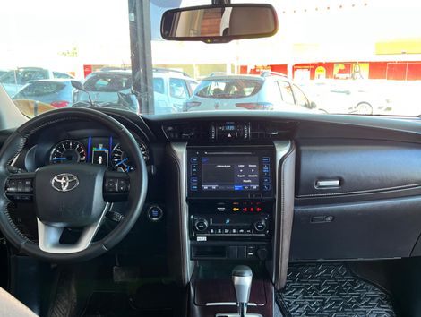 Toyota Hilux SW4 SRV 4x2 2.7 Flex 16V Aut.