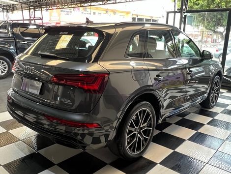 Audi Q5 S-Line Black 2.0 TFSI Quat. S-Tronic