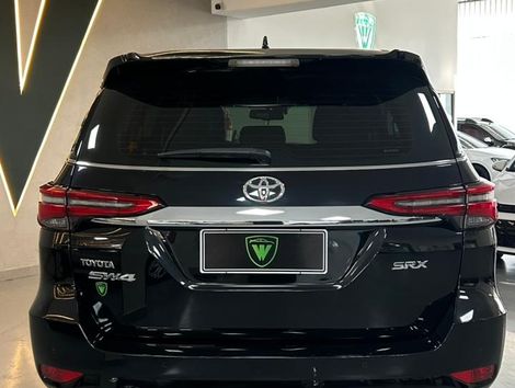 Toyota TOYOTA HILUX SW4 SRX 2.8 D-4D TURBO DIESEL CD  4X4 AUTOMÁTICO