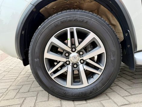 Toyota Hilux SW4 SRX 4x4 2.8 TDI 16V Dies. Aut.