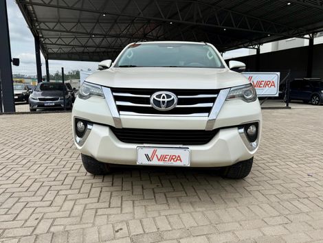 Toyota Hilux SW4 SRX 4x4 2.8 TDI 16V Dies. Aut.