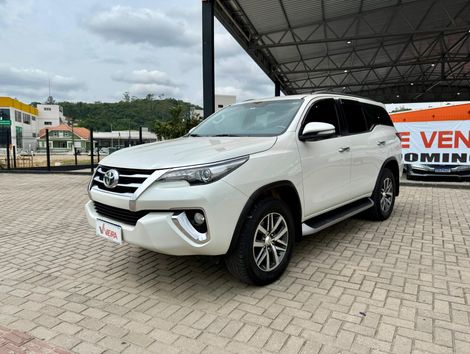 Toyota Hilux SW4 SRX 4x4 2.8 TDI 16V Dies. Aut.