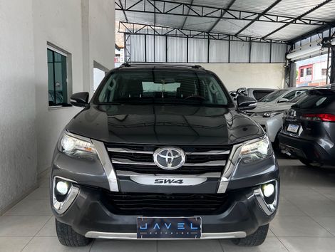 Toyota Hilux SW4 SRX 4x4 2.8 TDI 16V Dies. Aut.