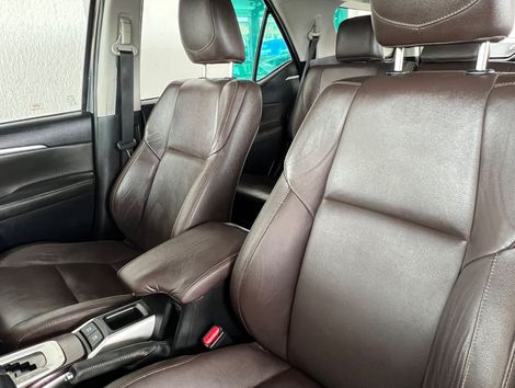 Toyota Hilux SW4 SRX 4x4 2.8 TDI 16V Dies. Aut.