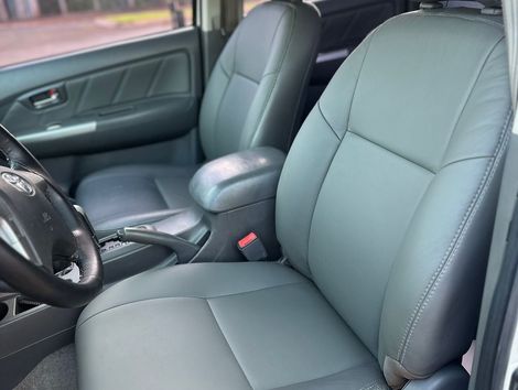 Toyota Hilux CD SRV 4x4 2.7 Flex 16V Aut.