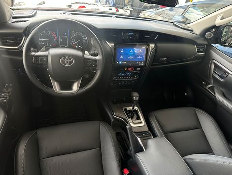 Toyota Hilux SW4 SRX Plat. 4x4 2.8 TB Die. Aut.