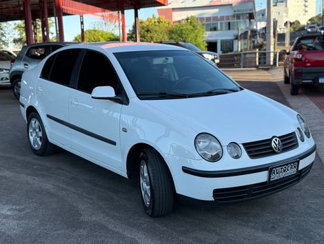 VolksWagen Polo Sedan 1.6 Mi Total Flex 8V 4p