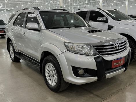 Toyota Hilux SW4 SRV D4-D 4x4 3.0 TDI Dies. Aut