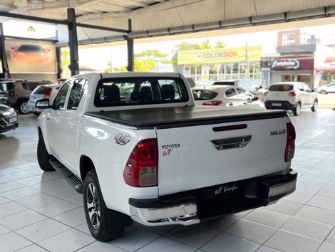 Toyota Hilux CD 4x4 2.8 Diesel Mec.