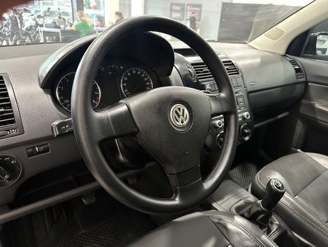 VolksWagen Polo Sedan 1.6 Mi Total Flex 8V 4p